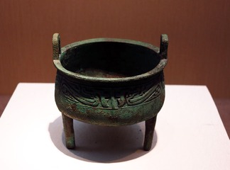 龙纹鼎，西周（前1046-前771年）山西省翼城大河口6041号墓地出土，首都博物馆文物展。