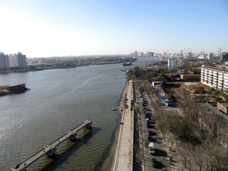 天津塘沽，海河进入市区