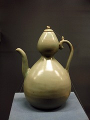 青瓷葫芦式执壶，金代，首都博物馆“古都北京”文物展。
