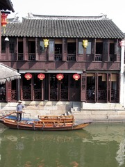 a周庄，水乡风情，临河而筑的沈厅酒家