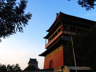 北京，历史建筑，古老的鼓楼和钟楼，前面的是鼓楼。