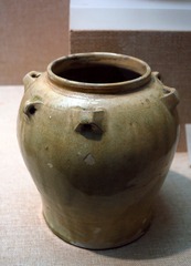 青釉六耳罐，南朝，韶关出土，广东省博物馆古代文物。