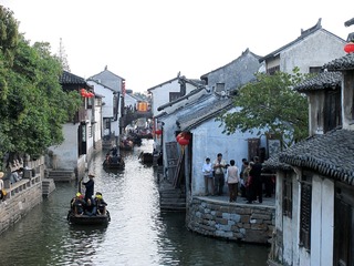 江淮名镇周庄，古老的明清建筑、缓缓的小船在荡漾