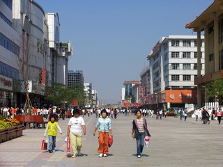 内蒙古，赤峰城市风光，步行街。