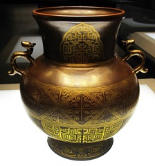 仿古铜釉描金彩牺耳尊，清代乾隆年间，中国国家博物馆文物。