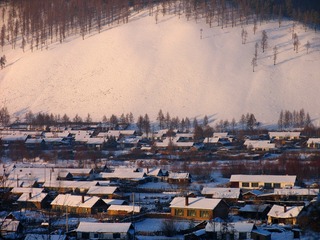 内蒙古呼伦贝尔北部，冬季的村庄雪景，山林人家。001 - 