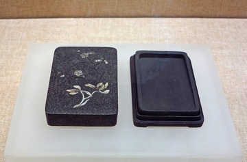 淌池漆砂砚，清代，广东省博物馆古代文物。