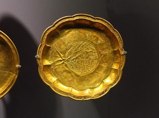 金錾花托盘，金代，首都博物馆“古都北京”文物展。