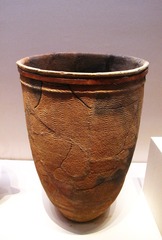 筒形陶罐，新乐文化（约公元前5300年-前4800年），1973年辽宁沈阳新乐出土，中国国家博物馆文物展。
