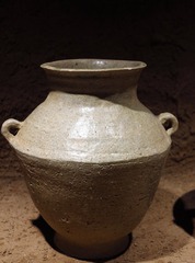 原始瓷尊，盛酒器，西周，山西翼城县大河口1号墓出土，首都博物馆文物展。