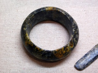 玉环，新石器时代，泰来东翁根山遗址出土，黑龙江省齐齐哈尔市博物馆。