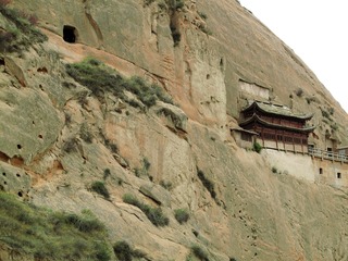 甘肃南裕固族自治县马蹄寺，悬壁上的庙宇。也叫普光寺，建于东晋十六国时期的北凉，距今已逾1600年，藏传佛教寺院。002
