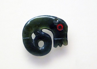 涡形吊坠，约制于1880年-1920年，中国国家博物馆（毛利碧玉：新西兰的传世之宝）展览。
