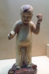石湾窑“陈渭岩”孩童像，清代光绪年间，广东省博物馆古代文物。