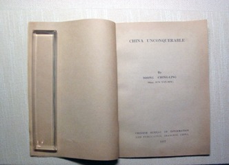 1937年8月，宋庆龄发表的《中国是不可征服的》一文，北京市宋庆龄同志故居。