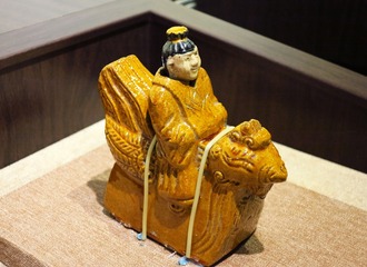 琉璃屋脊兽仙人（建筑构件），北京孔庙和国子监博物馆文物。