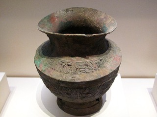 青铜尊，商前期，1953年-1955年河南郑州白家庄出土。中国国家博物馆文物展。