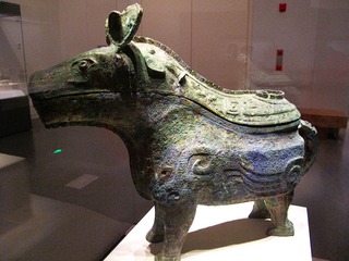 “后母辛”青铜觥，商王武丁时期，1976年河南安阳殷墟妇好墓出土，中国国家博物馆文物展。