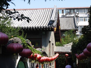北京竹园风景，中国古典式建筑，彩灯垂檐、翠竹摇风。