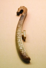 勾云纹龙首带钩，战国，国家博物馆中国古代玉器艺术展。