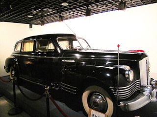 1950年代初，苏联领导人斯大林送给宋庆龄的“吉斯”牌轿车，北京市宋庆龄同志故居。