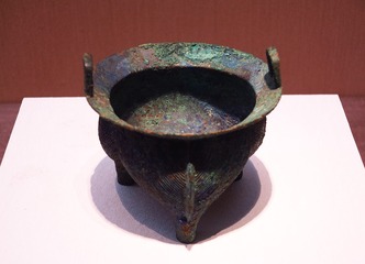 斜线纹鬲，西周青铜器，山西翼城县大河口1051号墓出土，首都博物馆文物展。