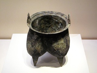 青铜鬲，商前期，1954年河南郑州杨庄出土，中国国家博物馆文物展。