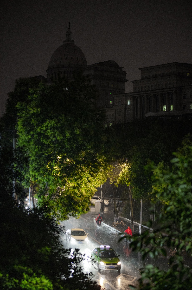 初夏雨夜