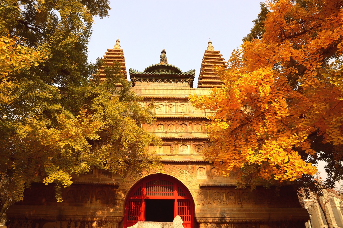 五塔寺原名"真觉寺",位于北京市海淀区西直门外白石桥以东长河北岸