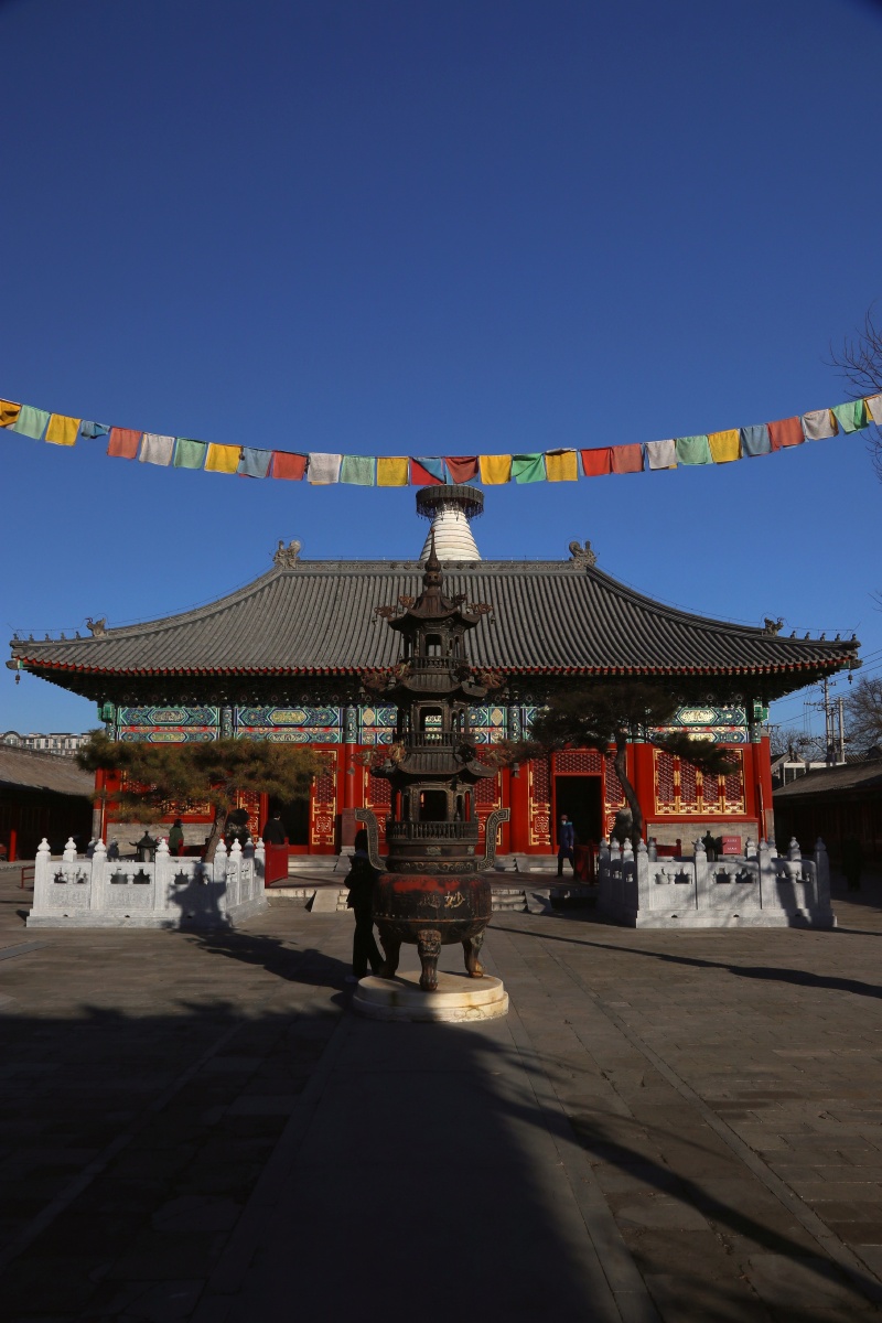 妙应寺,俗称白塔寺,位于中国北京市西城区阜成门内大街171号,是一座