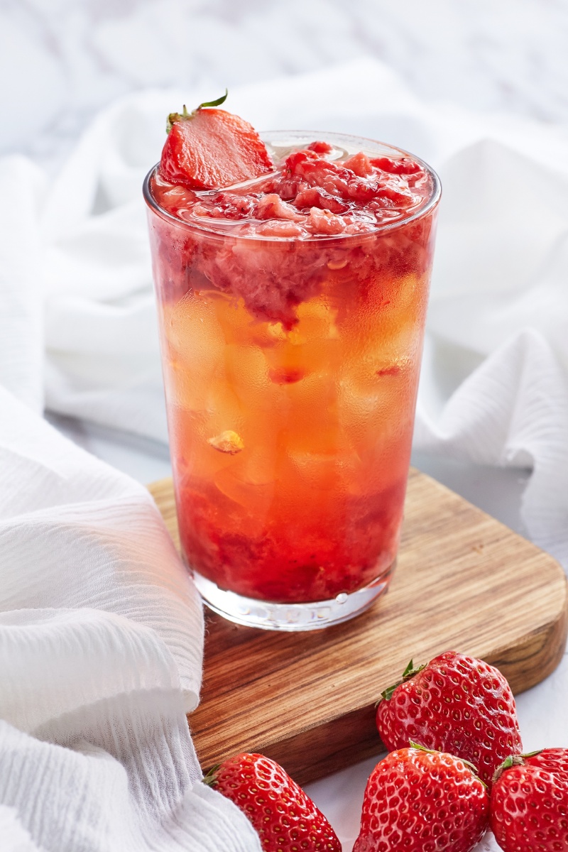 草莓乌龙 - 想开奶茶店的密斯黄 - 图虫