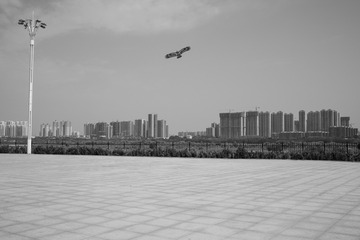 319032