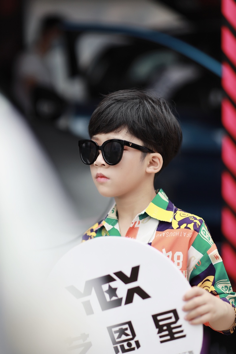 帅气十足的时尚气质小男孩一定是一颗幸运之星加油