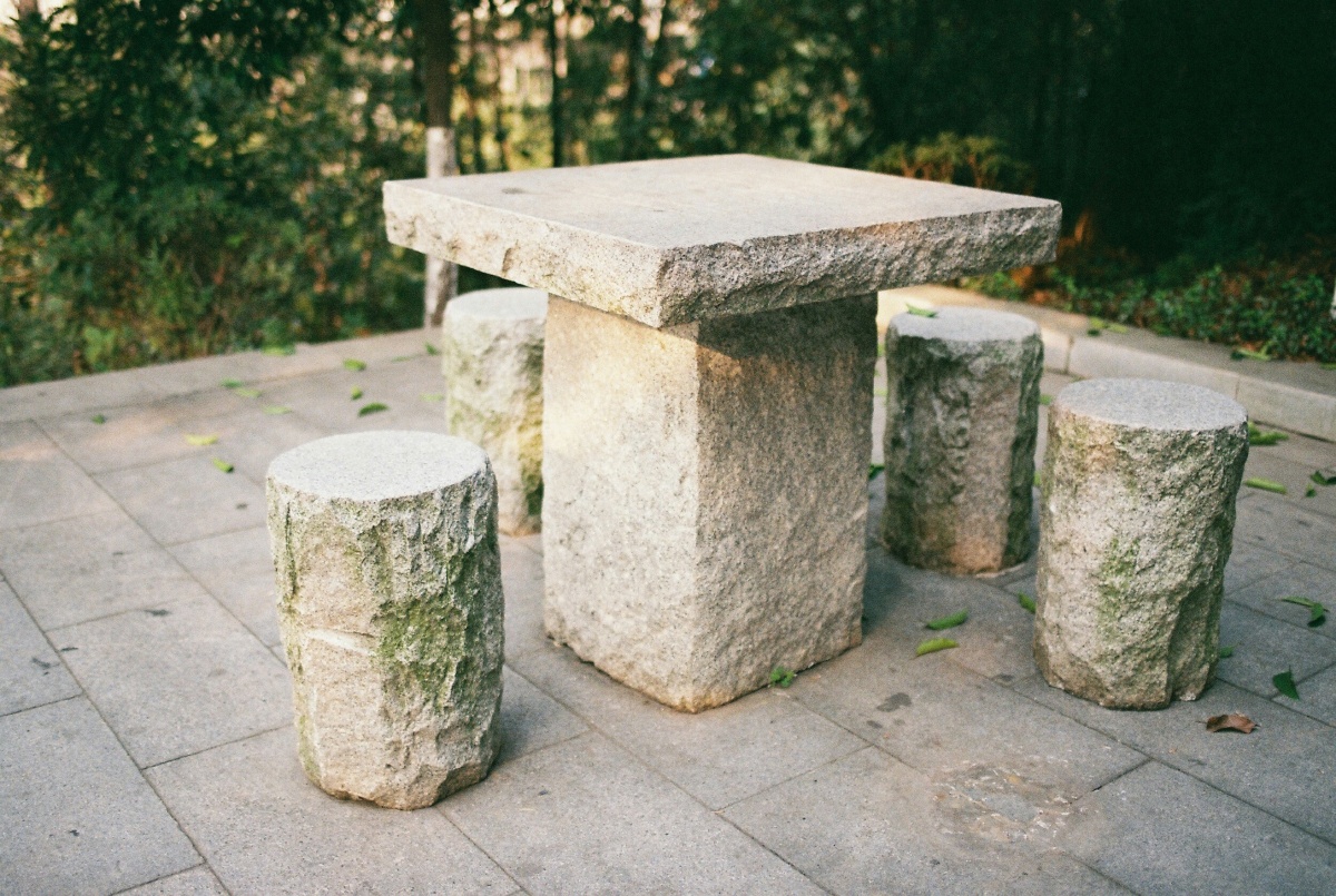 石凳石桌