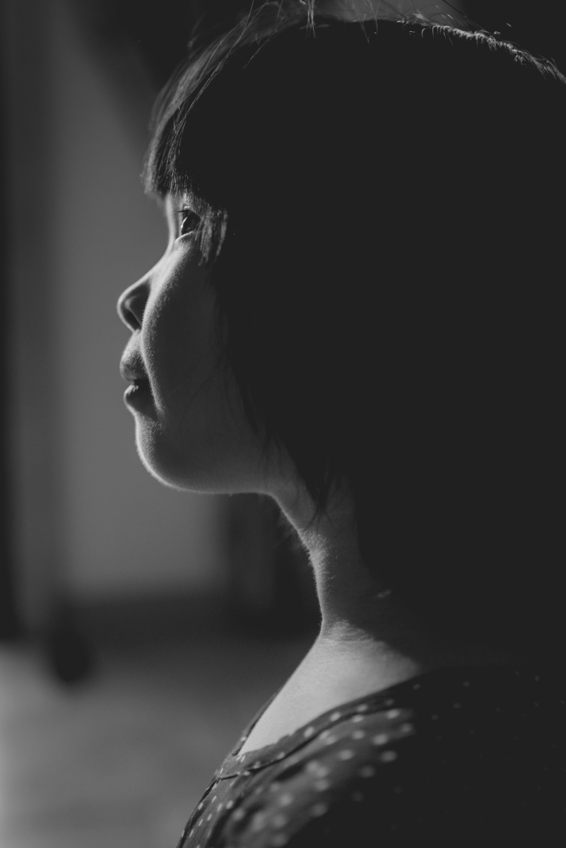 儿童摄影集轮廓黑白肖像人女孩    打开微信,使用"扫一扫"即可将网页