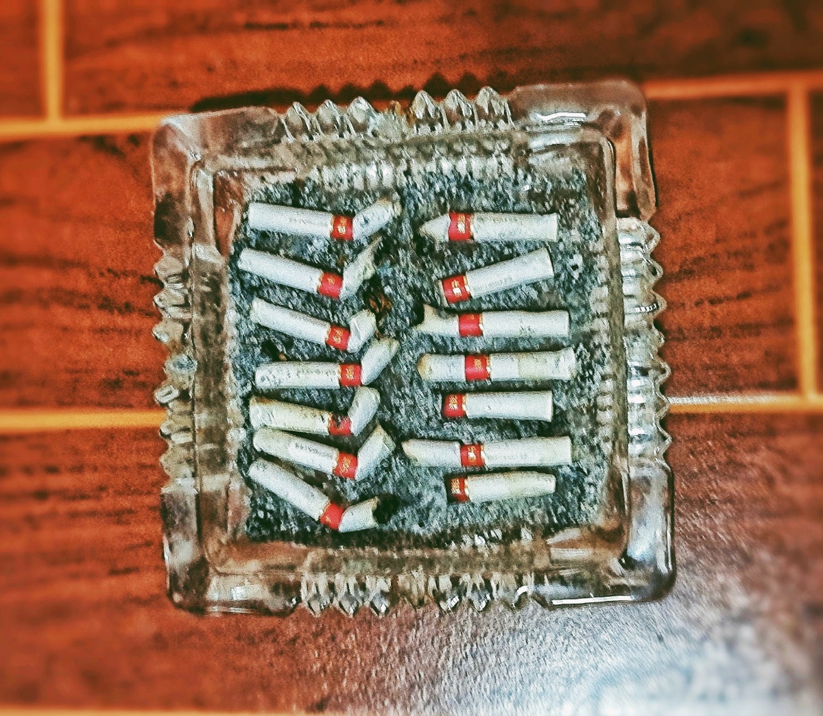 一个晚上抽这么多烟