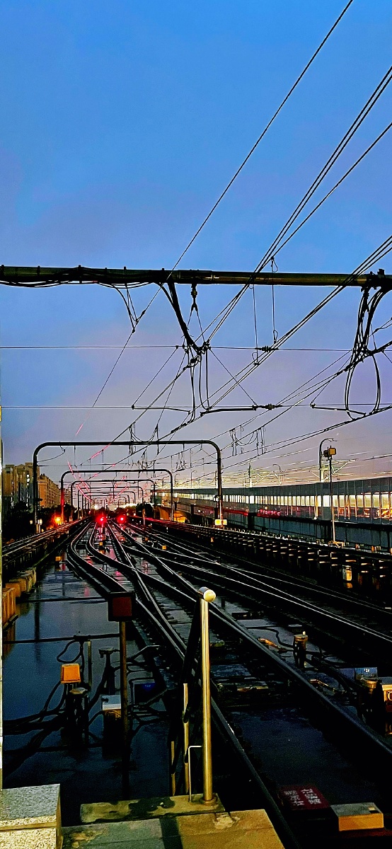 夜晚的上海地铁