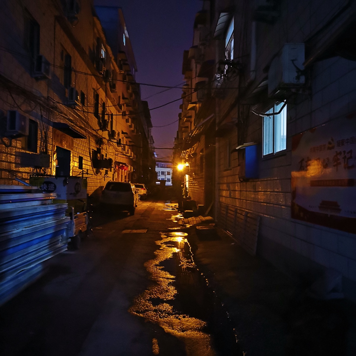 一盏灯与小巷子