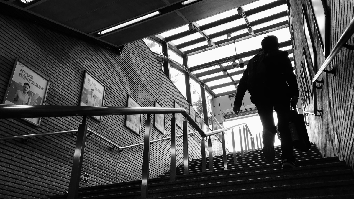 25–10:06 忙碌是一种幸福,让我们没有时间体会痛苦;奔波是一种快乐