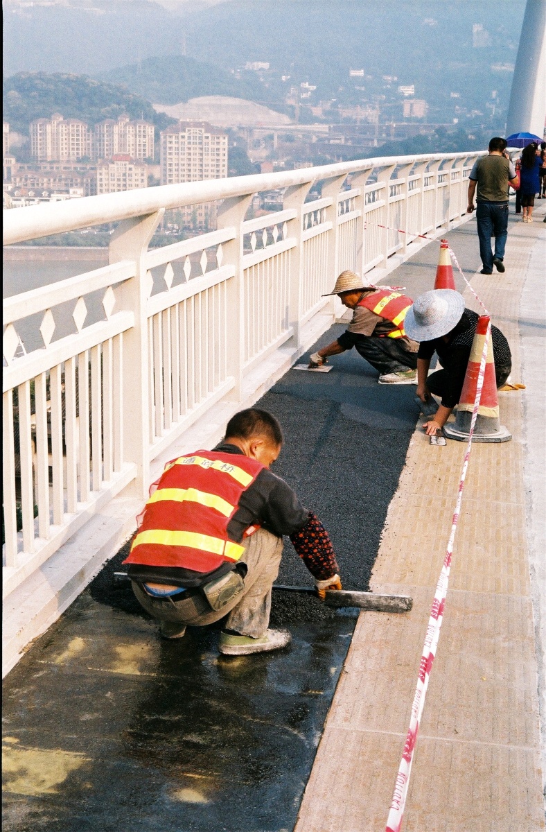 铺路工人 br /> 重庆 br /> 2015.