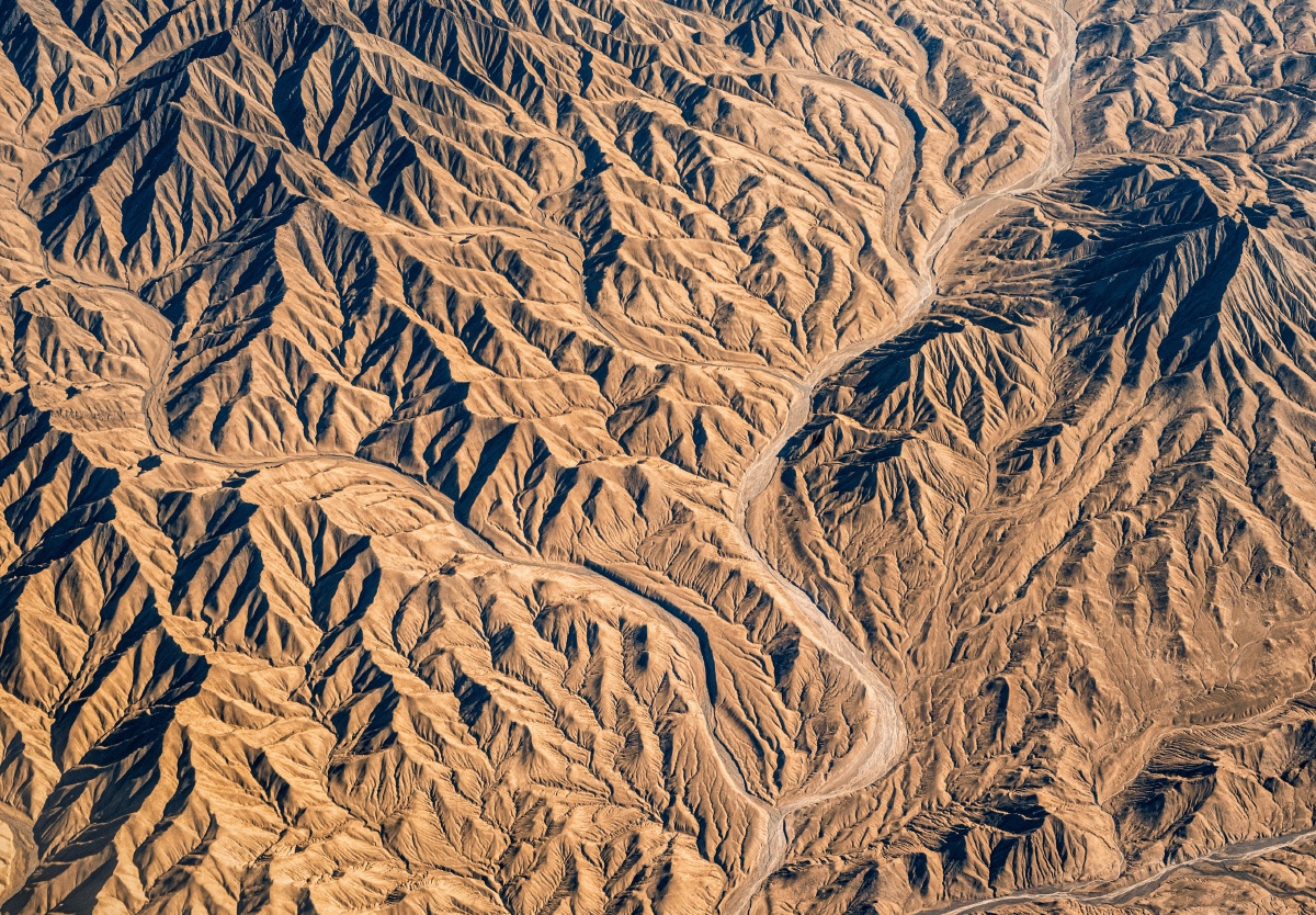 阅读11 huberyred 关注 地表肌理 塔里木盆地与祁连山脉的过渡地带