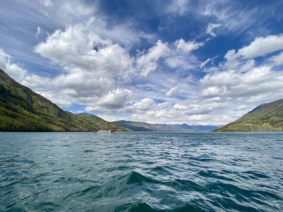 有水怪的湖水是这样的美丽的喀纳斯