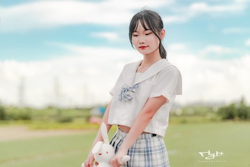 727200