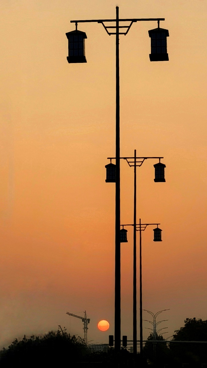 路灯下的夕阳