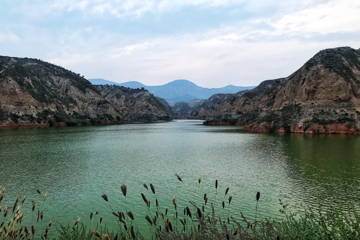 刘家峡水库的一个回水湾