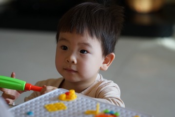 1002325