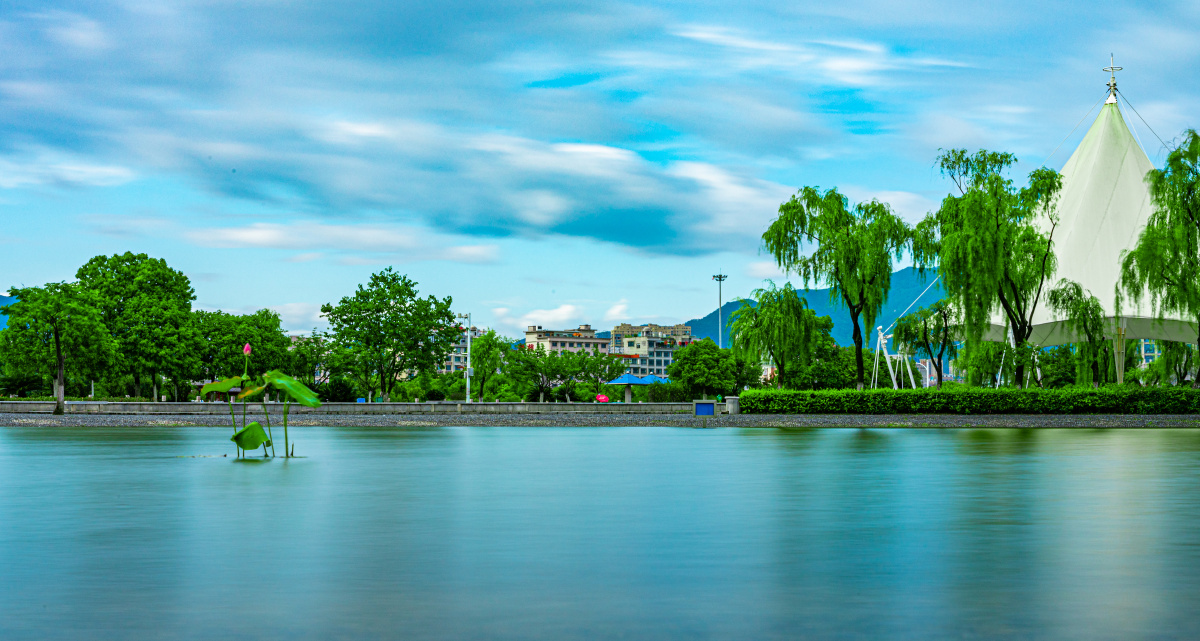 水天一色的东阳江