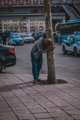 4976693