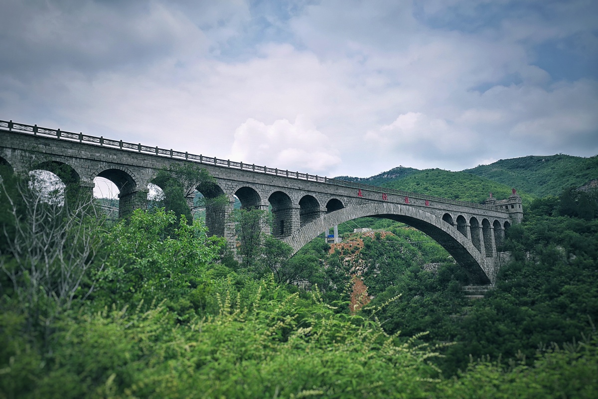 太行山大渡槽位于沙河市渡口村东南该渡槽为东石岭水库干渠上的控制性