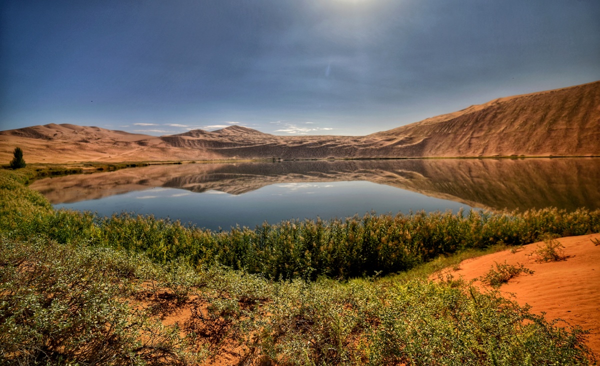 沙漠绿洲,摄于巴丹吉林沙漠神湖